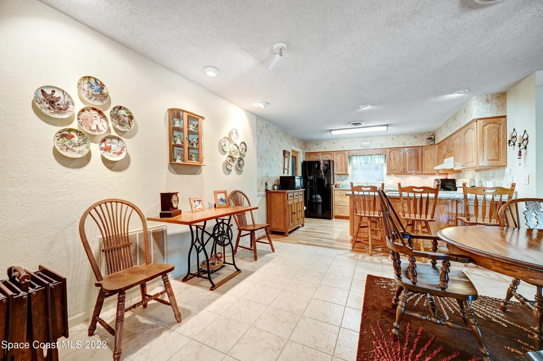 Photo of 621 N Robert Way