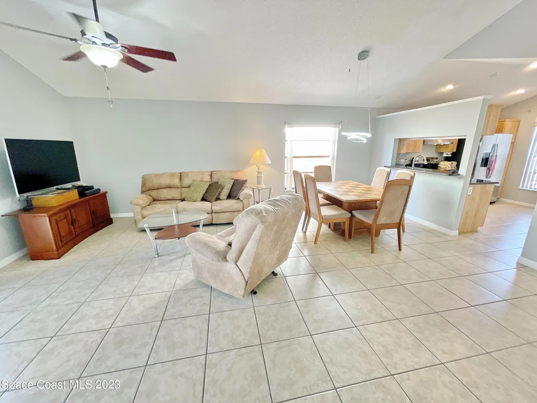 Photo of 1564 Clover Circle
