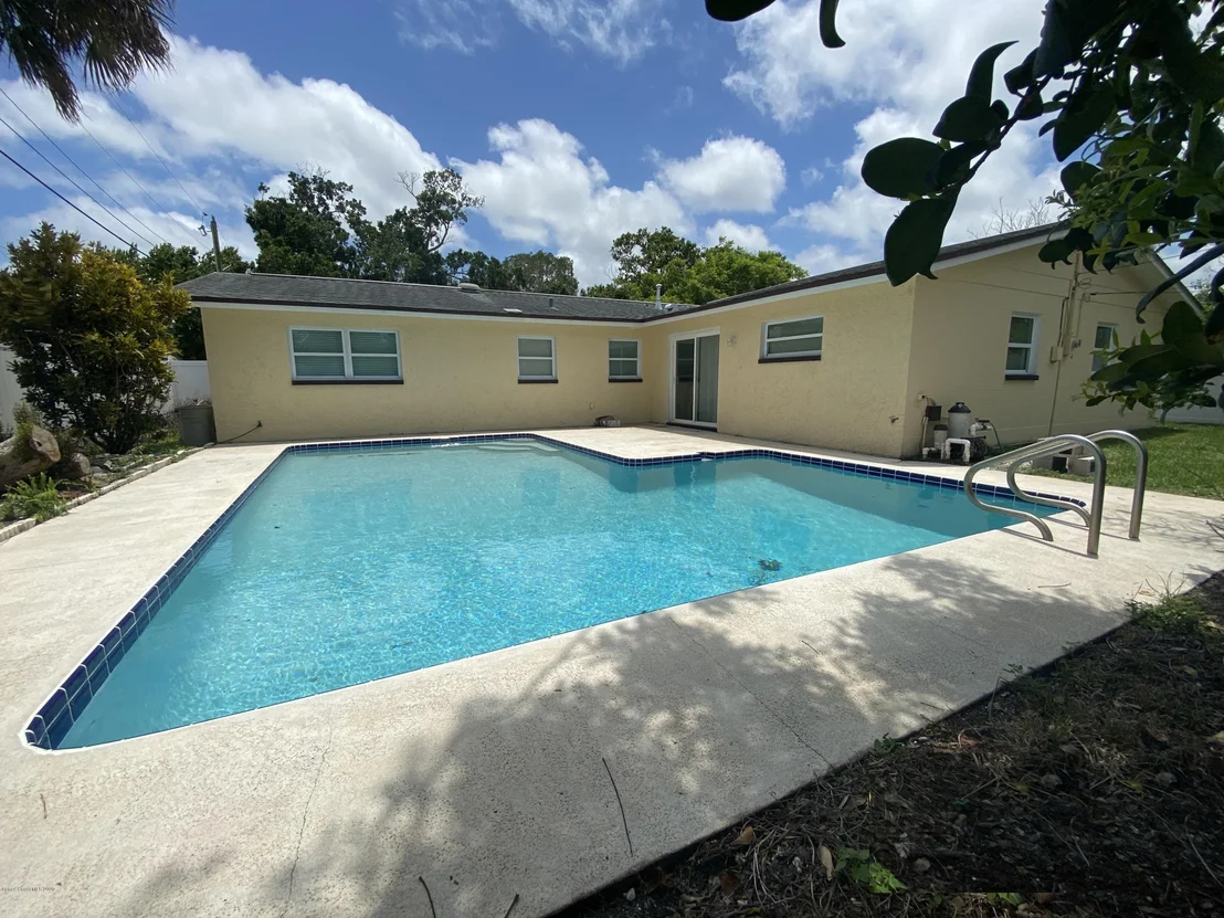 Photo of 898 Kings Post Road