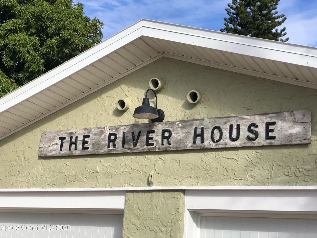 Photo of 807 Riverside Drive