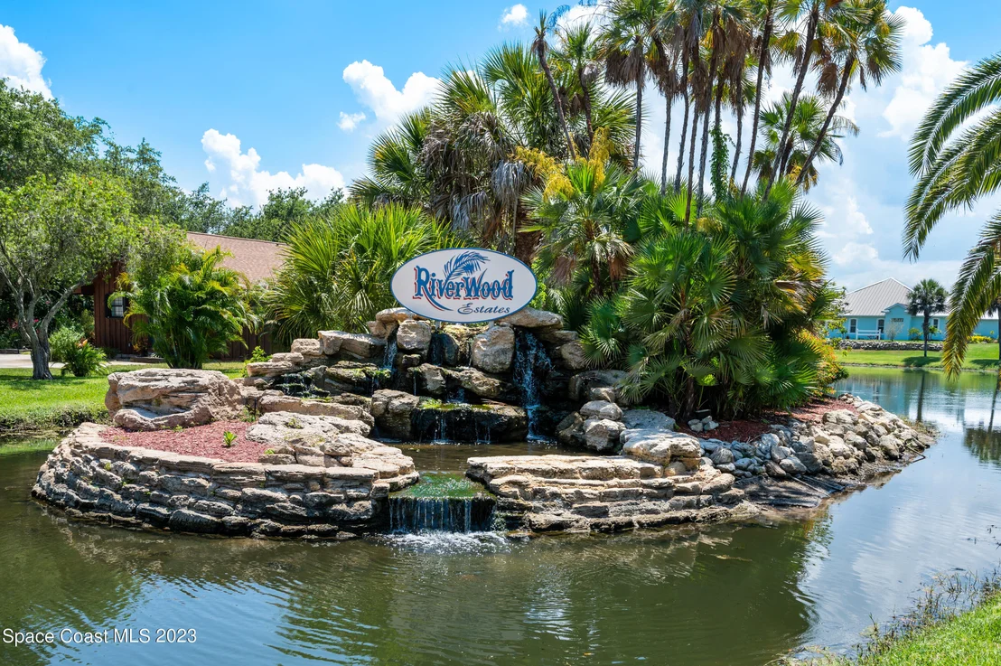 Photo of 2225 Royal Oaks Drive