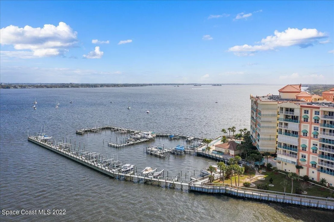 Photo of Unit 705 at 102 Riverside Drive
