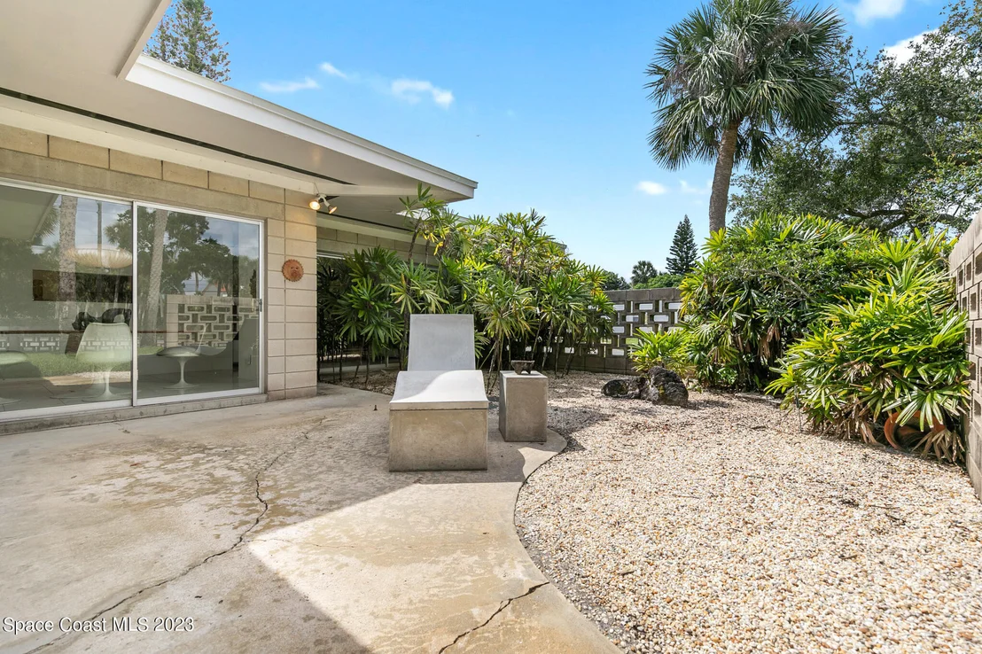 Photo of 598 Seabreeze Drive