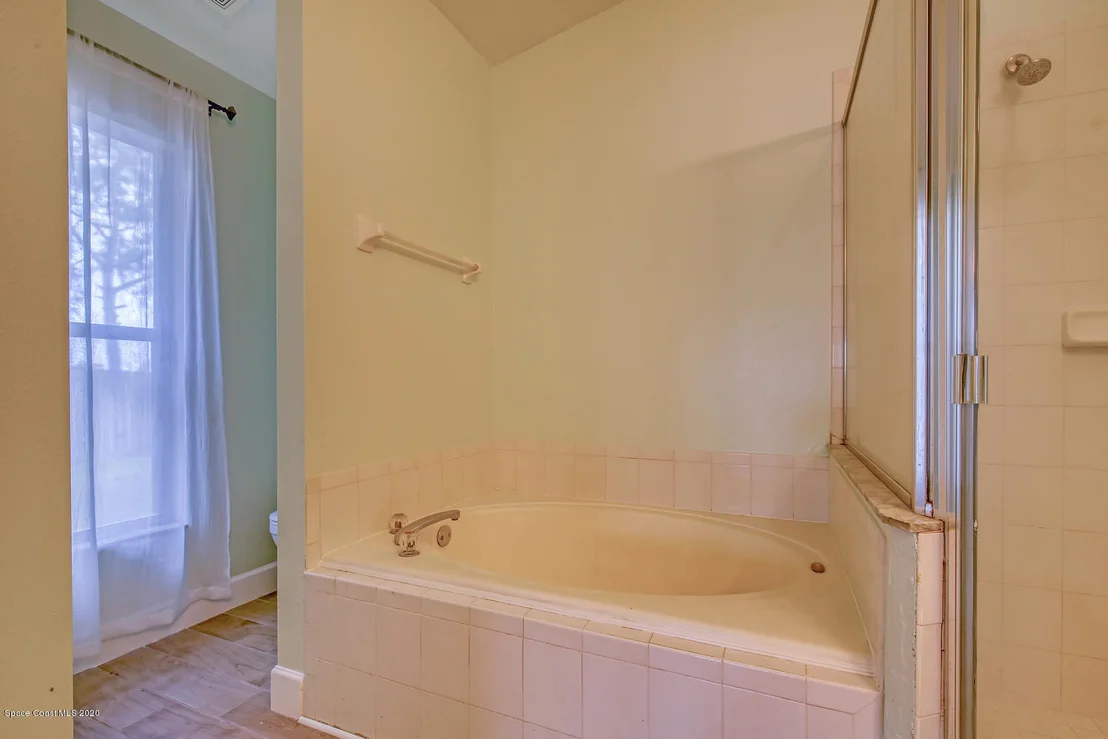 Photo of 1100 Juno Place