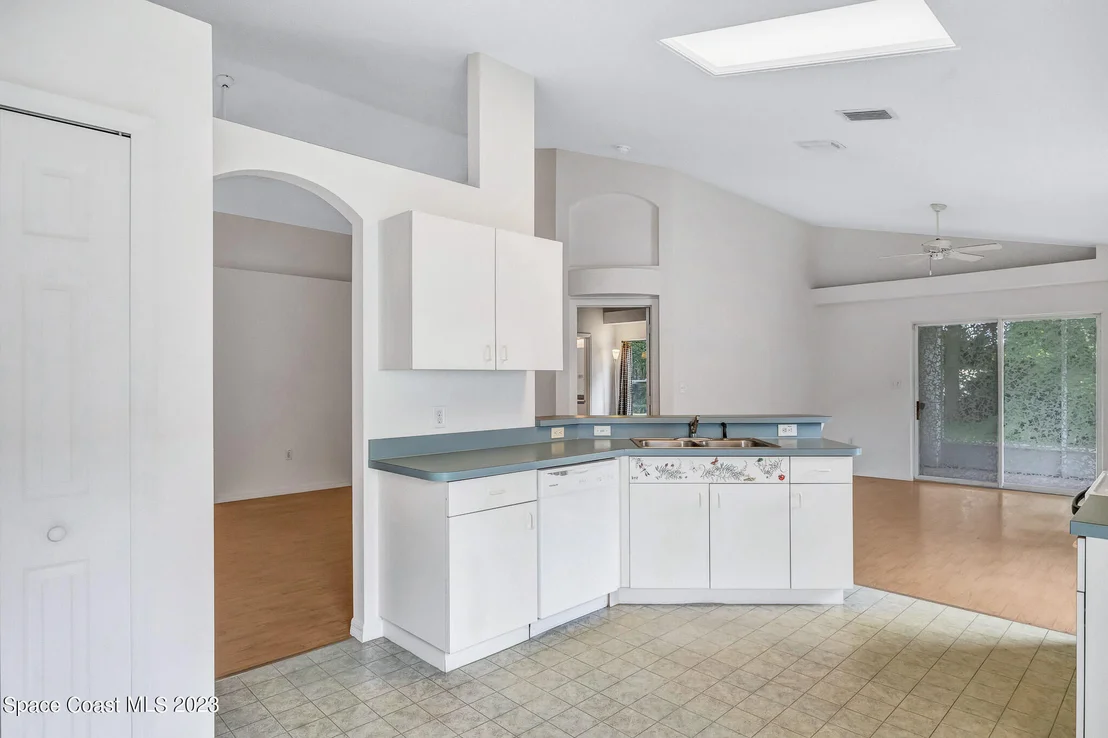 Photo of 958 Pine Creek Circle NE