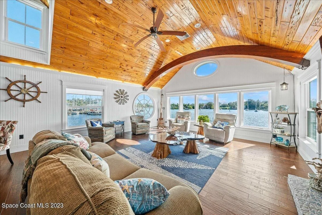 Photo of 1115 Hyde Park Lane