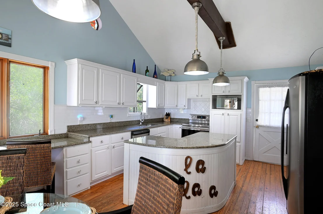 Photo of 5875 Riverside Drive
