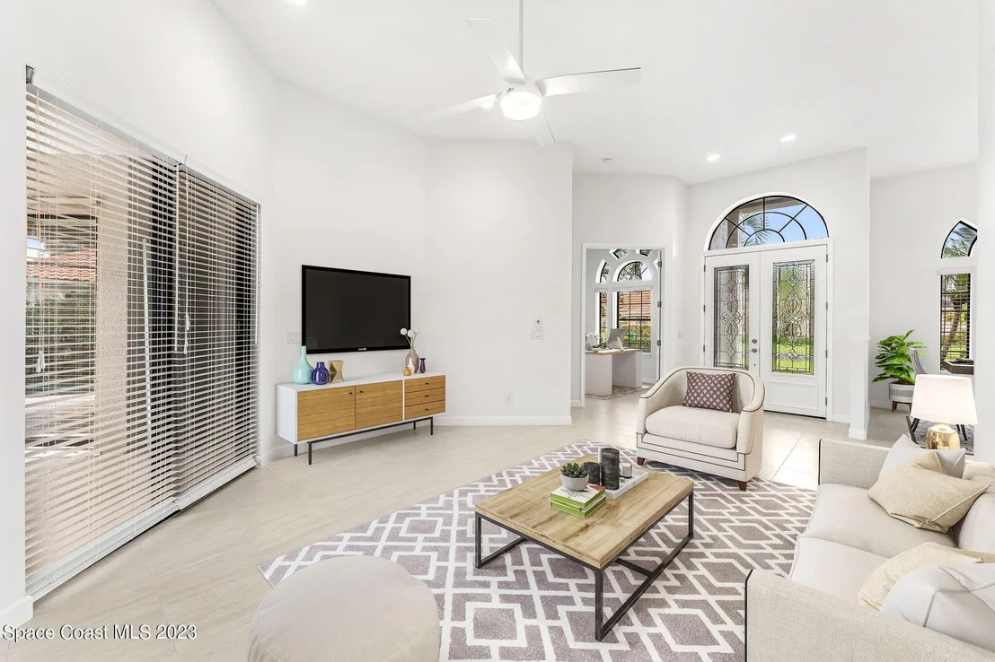 Photo of 423 Flanders Drive