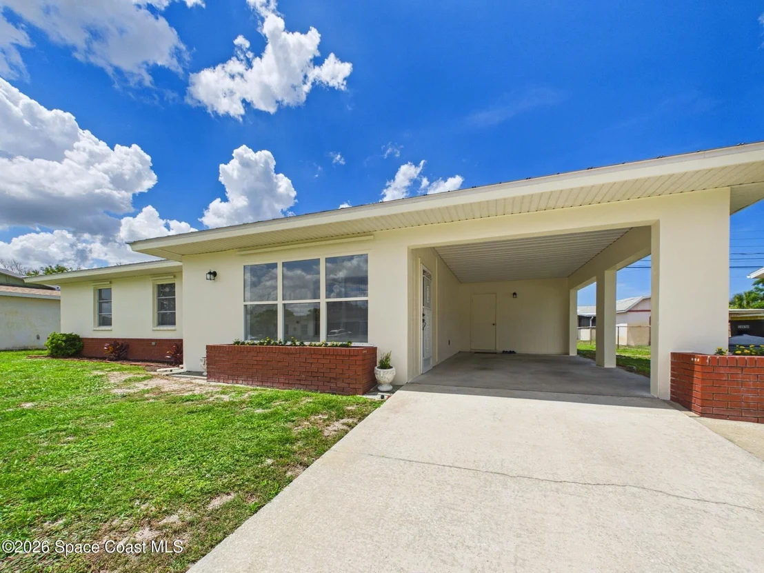 Photo of 2939 Chipper Drive NE