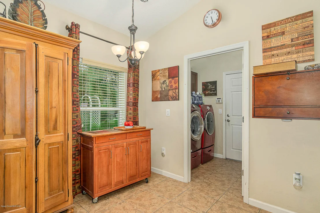 Photo of 1479 Corbett Lane