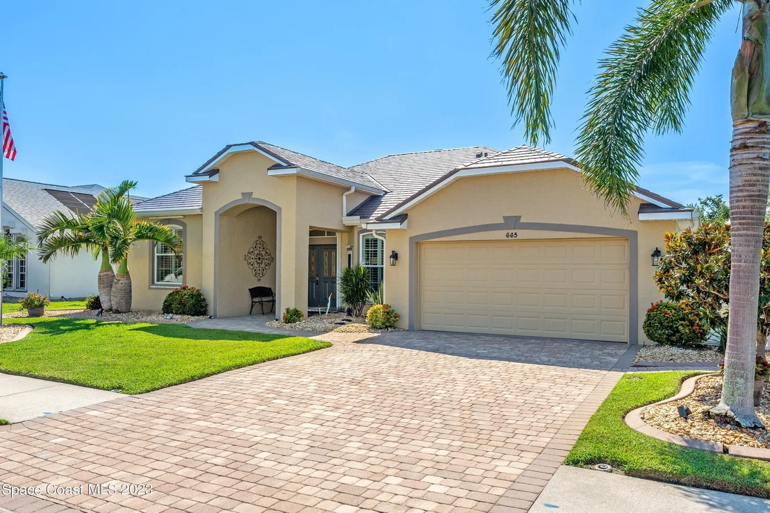 Photo of 665 Carriage Hill Road