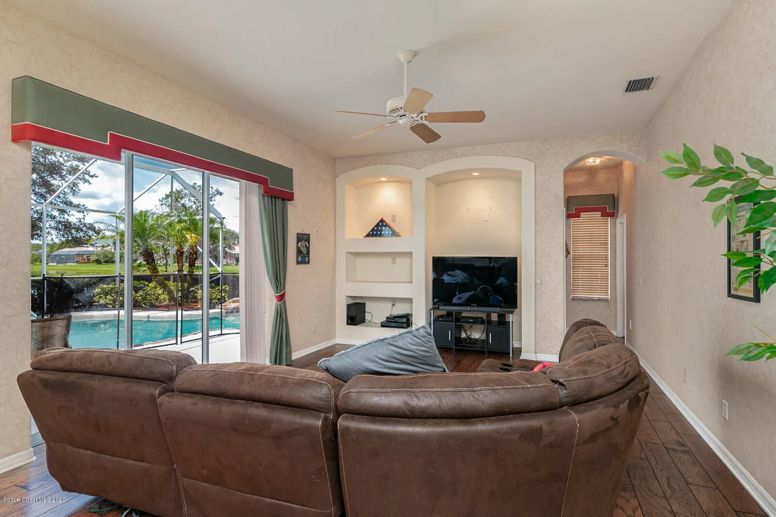 Photo of 5800 Sheffield Place