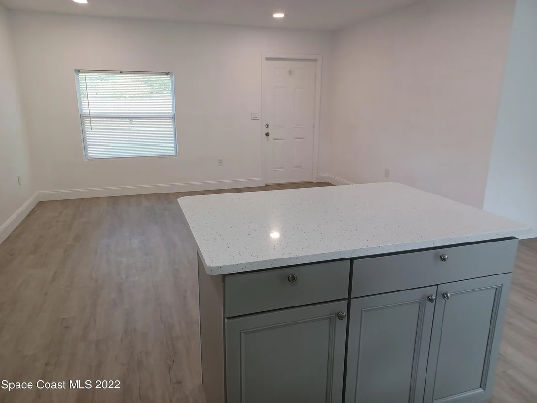 Photo of 265 Manth Avenue