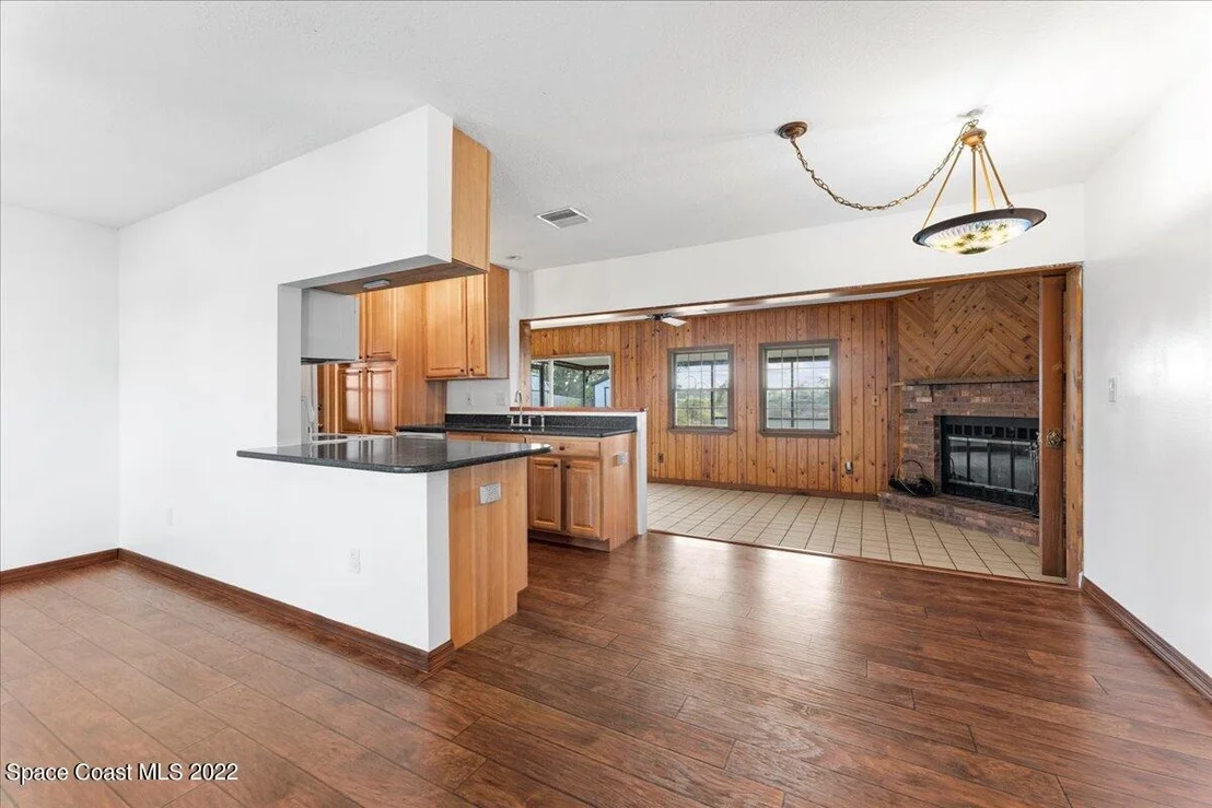 Photo of 3274 Edgewood Drive NE