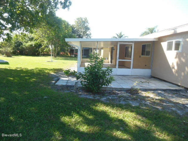 Photo of 1401 NE Mariposa Drive