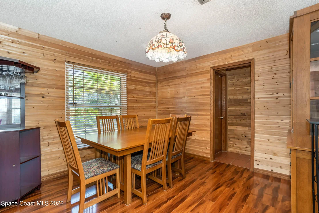 Photo of 2647 School Drive NE