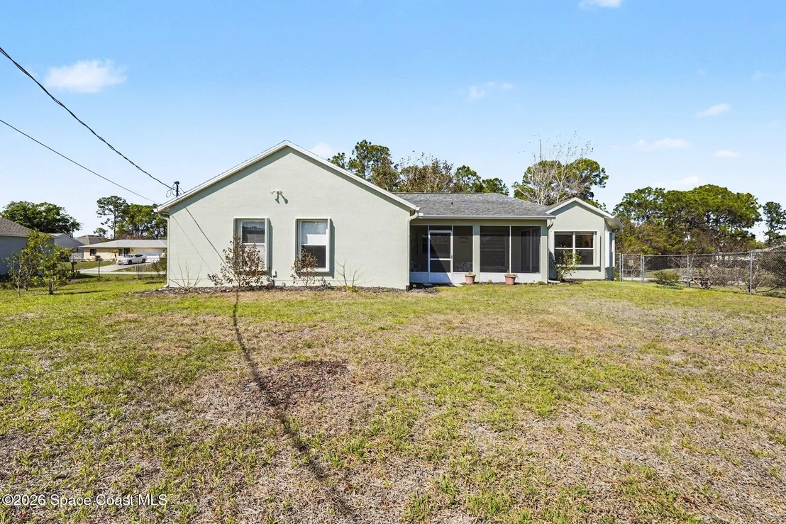 Photo of 938 Commerce Road SE
