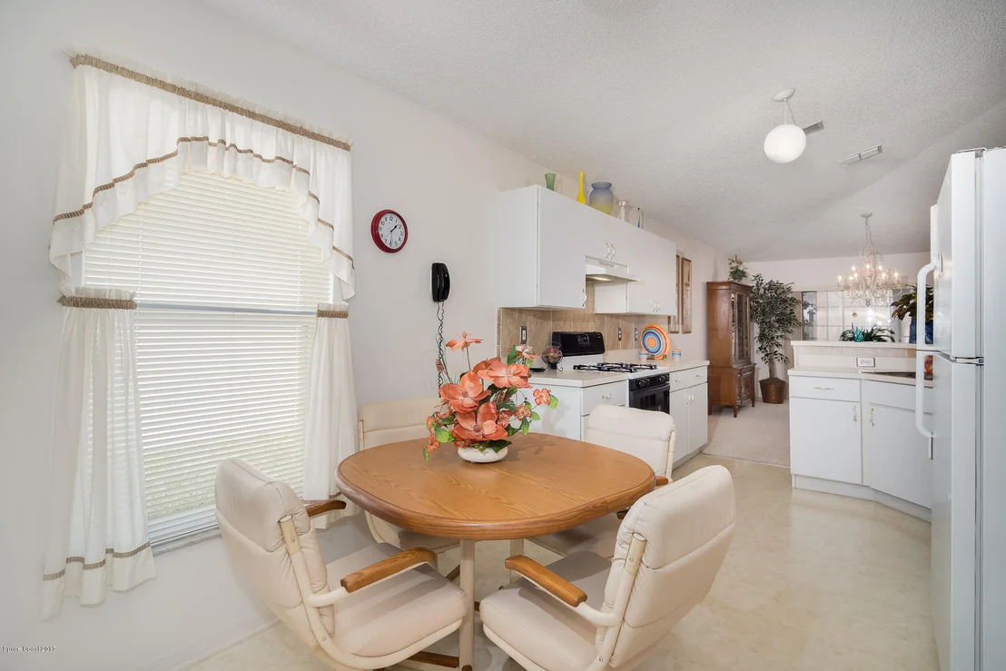 Photo of 1165 White Oak Circle