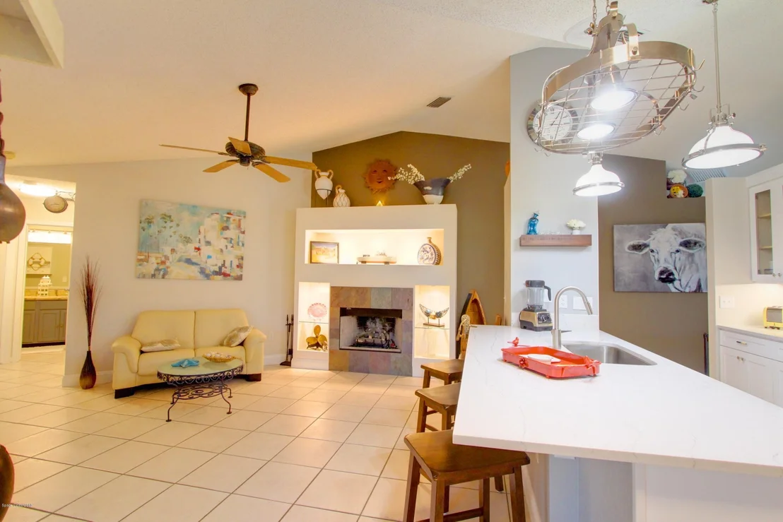 Photo of 1237 Lakeview Drive