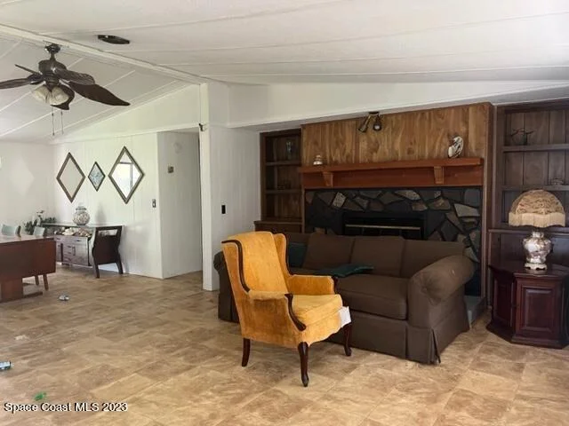 Photo of 565 Vivian Drive
