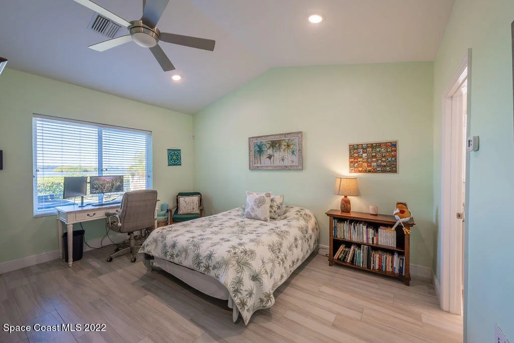 Photo of 460 Lanternback Island Drive