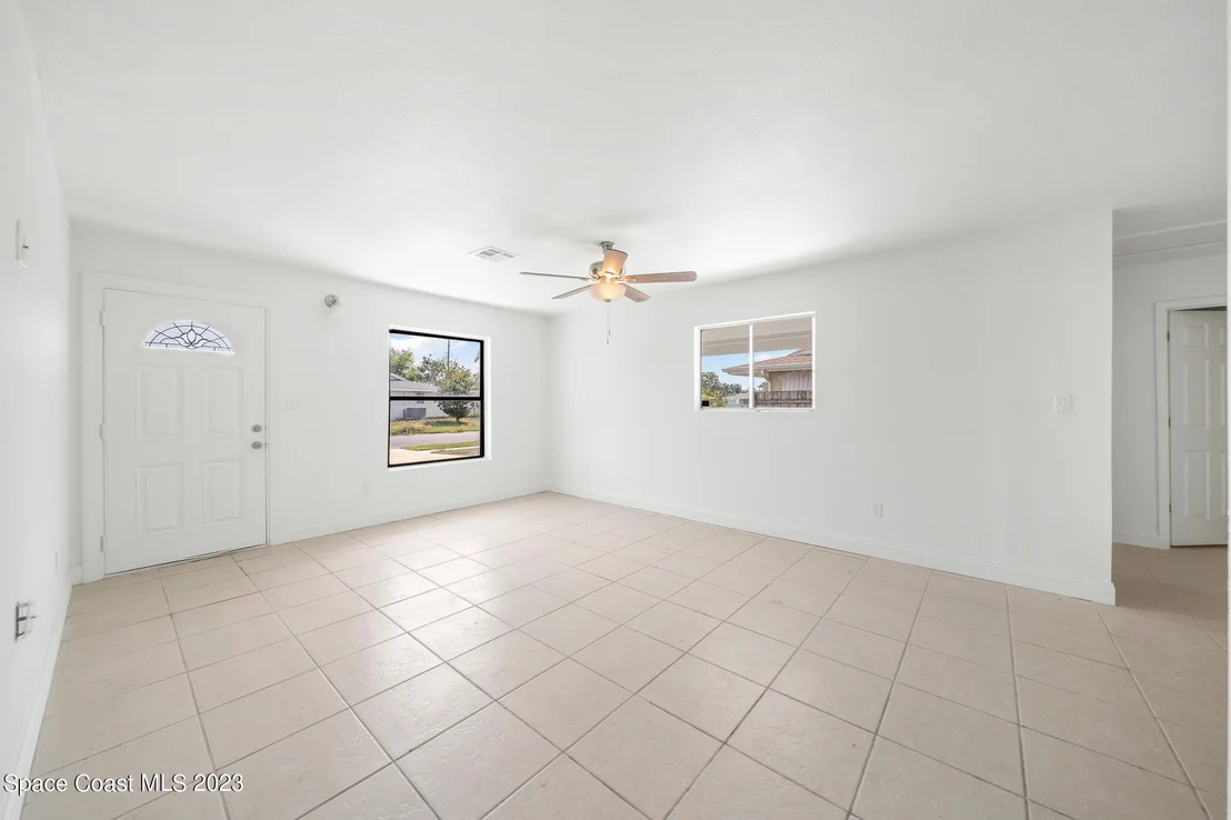 Photo of 716 Cadez Street NE
