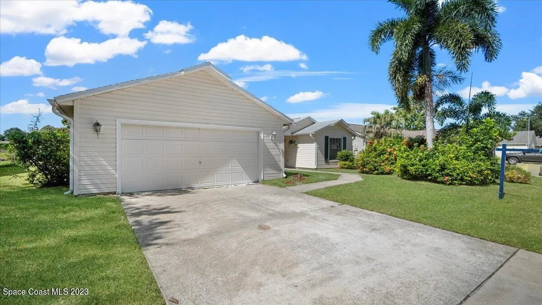 Photo of 827 Pine Shadows Avenue