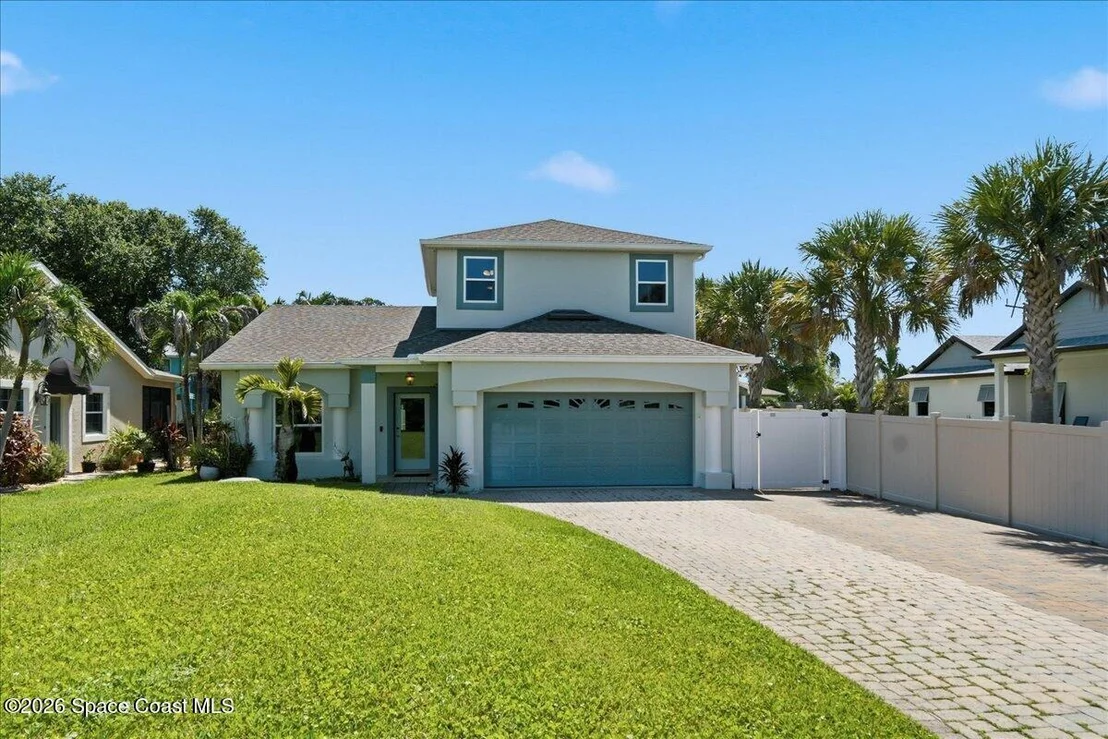Photo of 195 River Drive