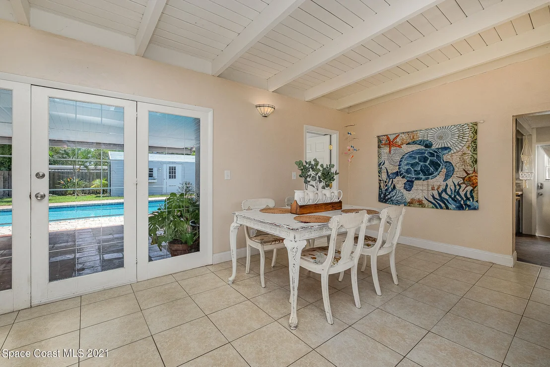 Photo of 1585 Old Colonial Way