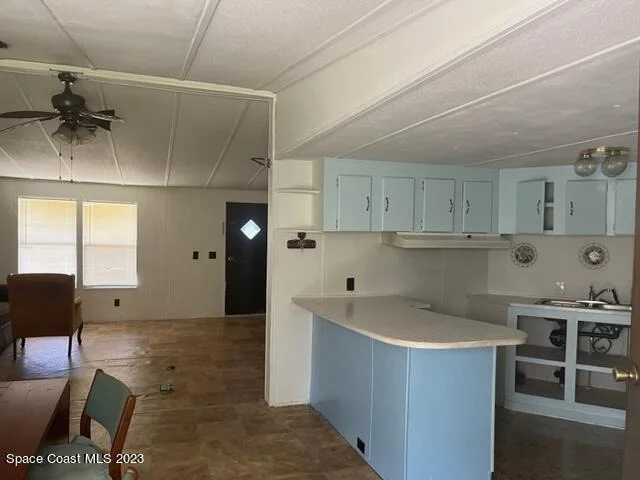 Photo of 565 Vivian Drive