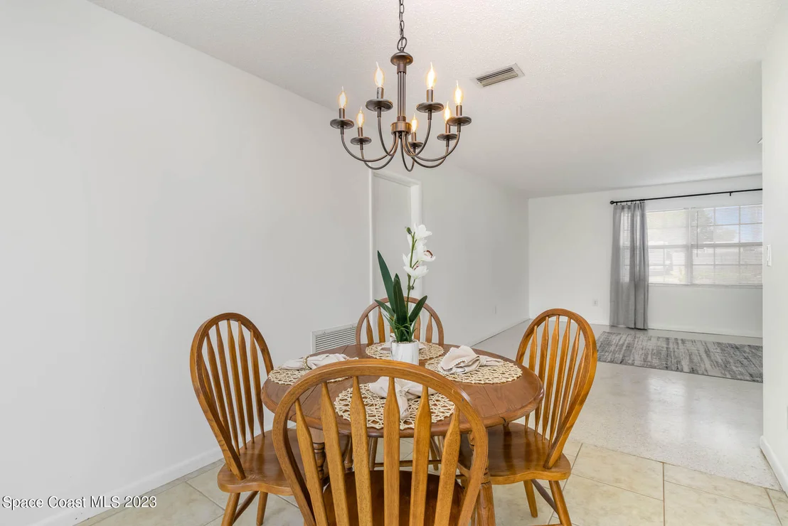 Photo of 2095 Montgomery Road