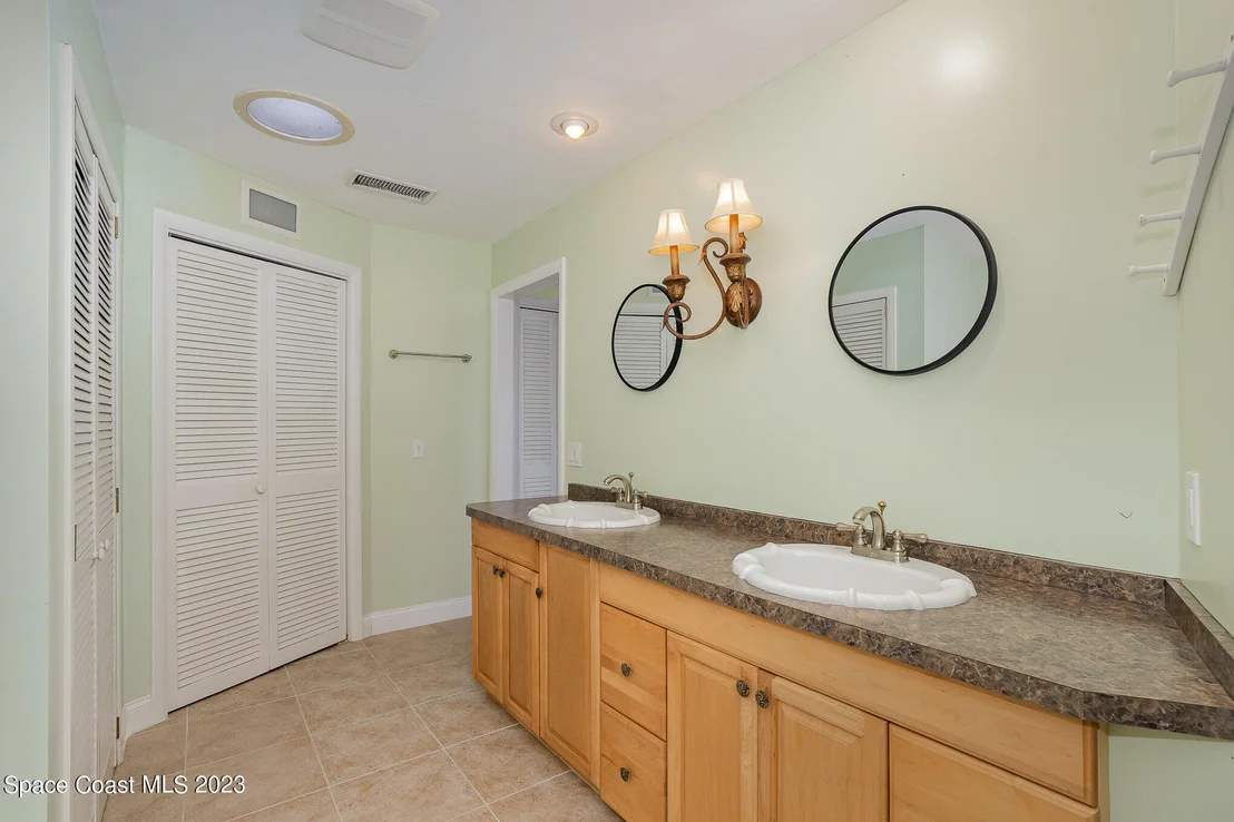 Photo of 472 Carmine Drive