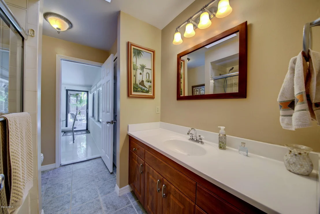 Photo of 1827 S Live Oak Drive