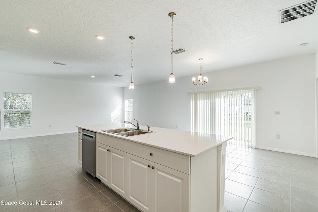 Photo of 850 Lyons Cir Circle NW