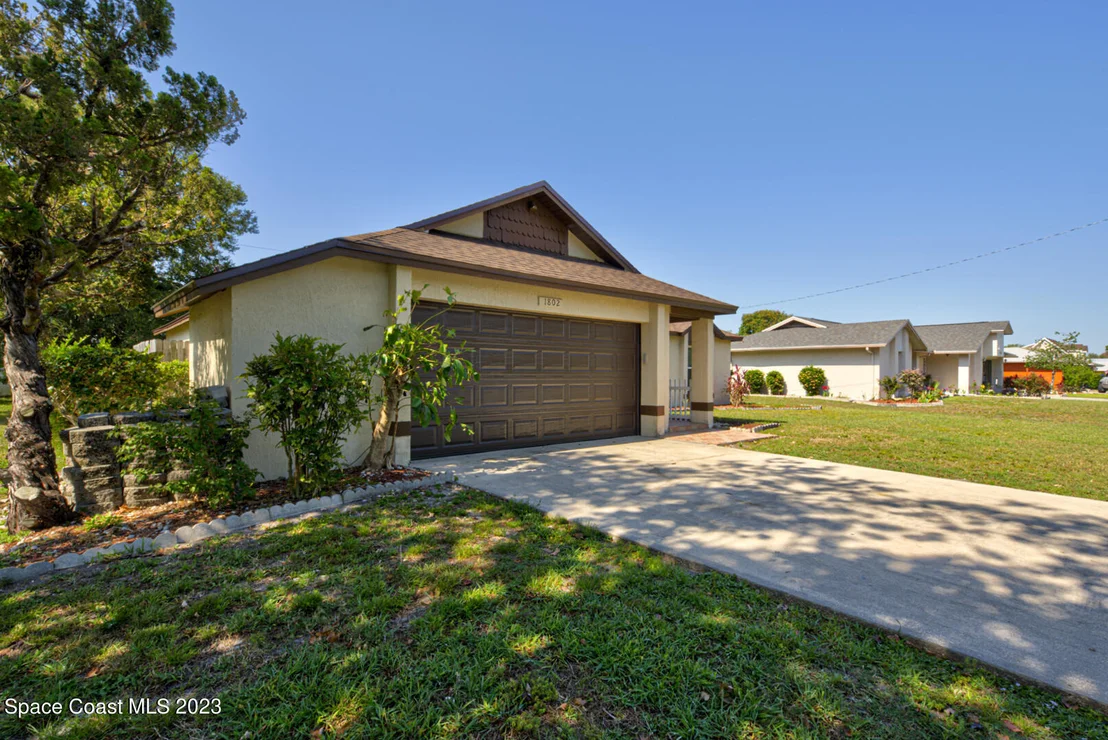 Photo of 1802 Fallon Boulevard NE