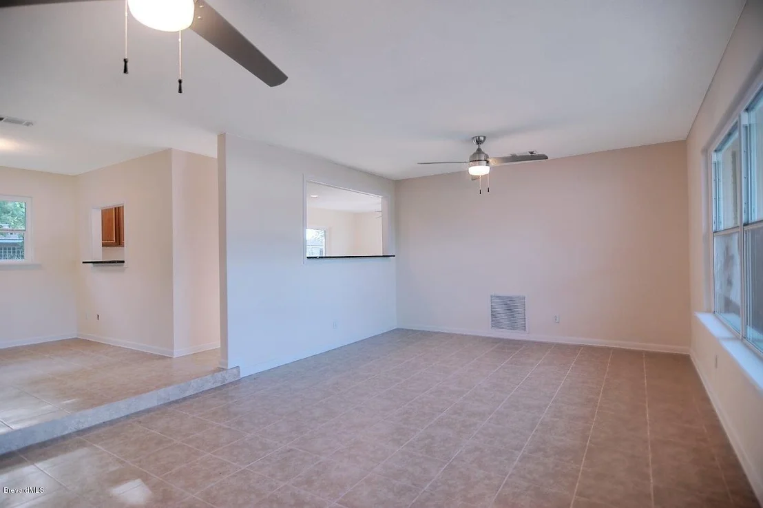 Photo of 524 E Ford Circle