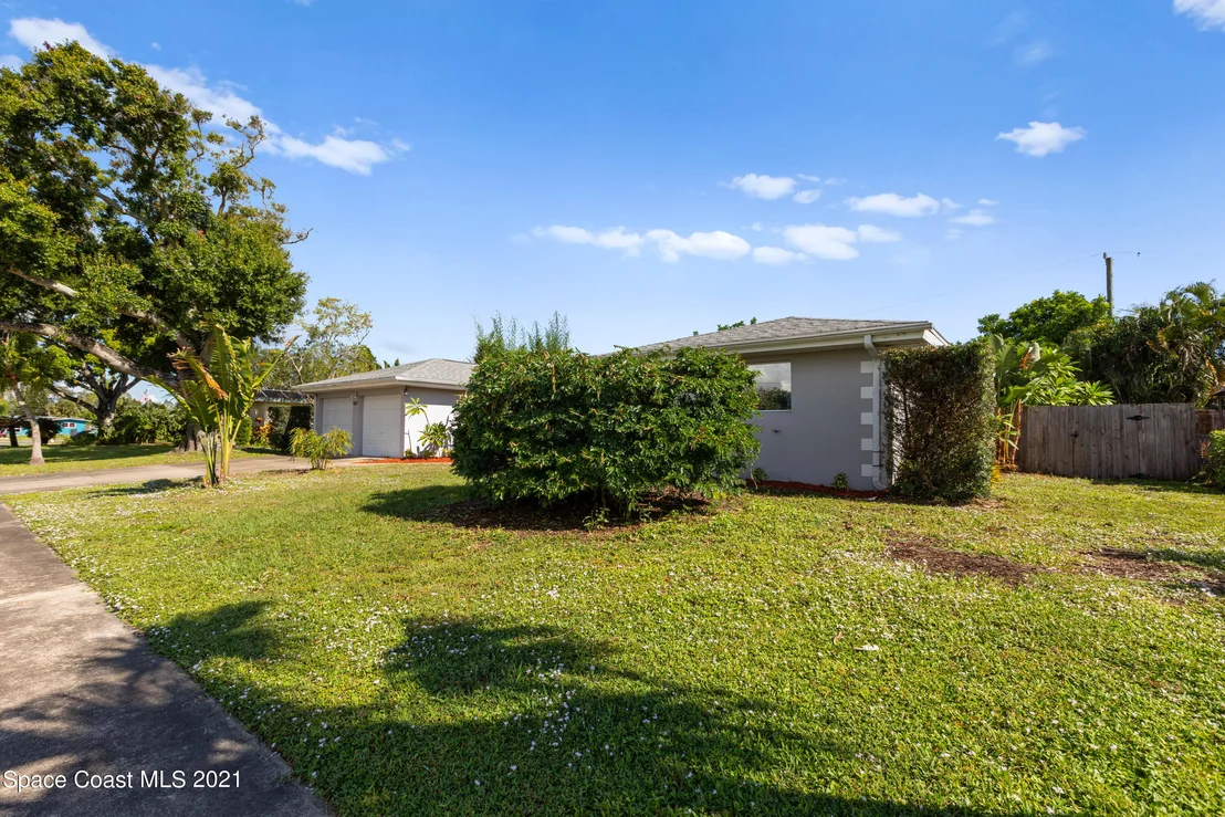 Photo of 867 Daytona Drive NE