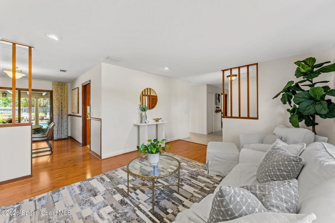 Photo of 496 N River Oaks Drive