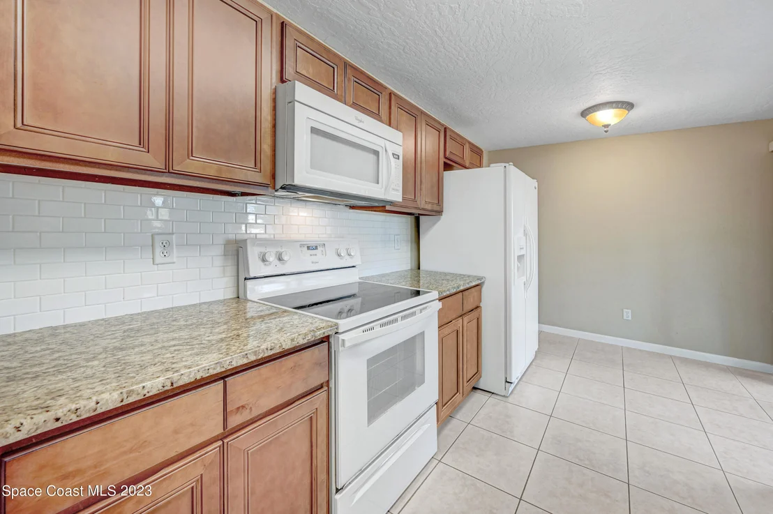 Photo of 781 Arundo Avenue NE