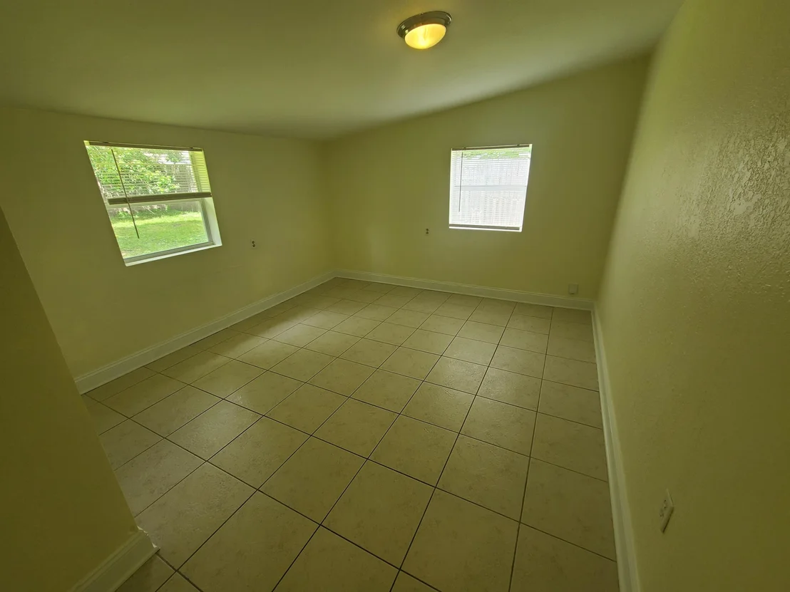 Photo of 408 Iris Lane