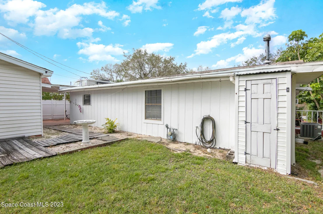 Photo of 13 S Palmway Avenue
