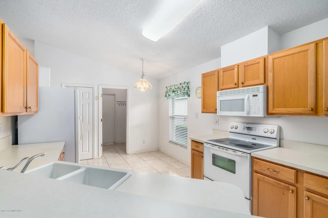 Photo of 972 Villa Drive