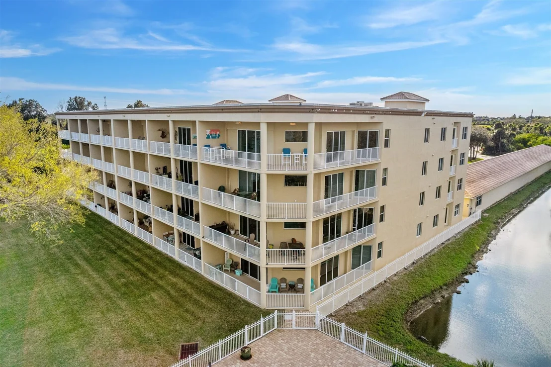 Photo of Unit 406 at 6005 Us-1