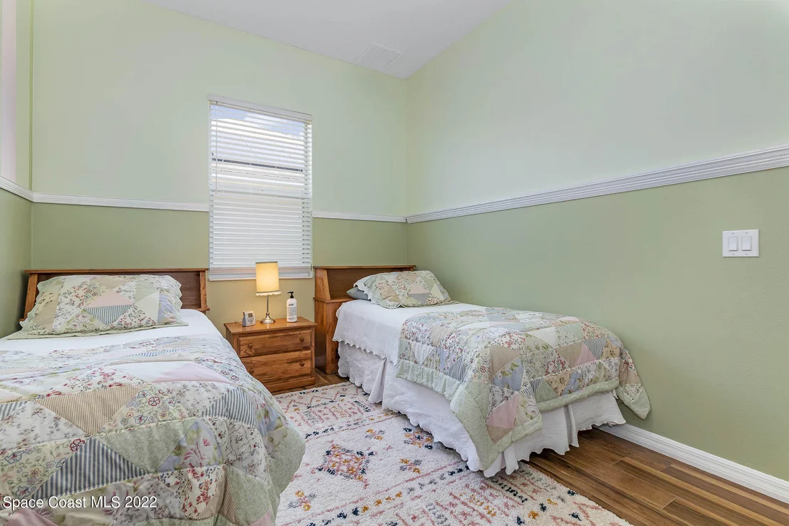 Photo of 1836 Windbrook Drive SE