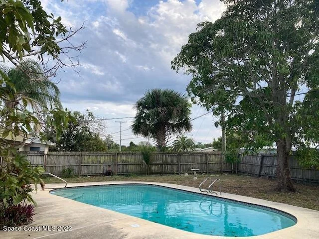 Photo of 701 Bianca Drive NE