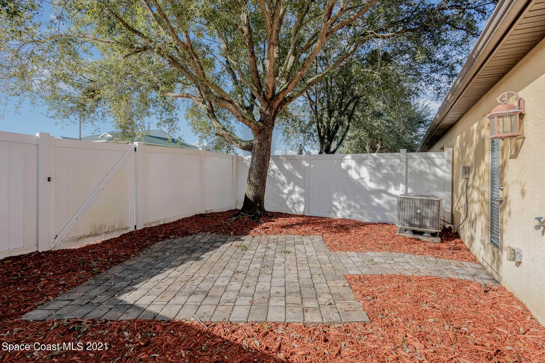 Photo of Unit 103 at 950 Luminary Circle