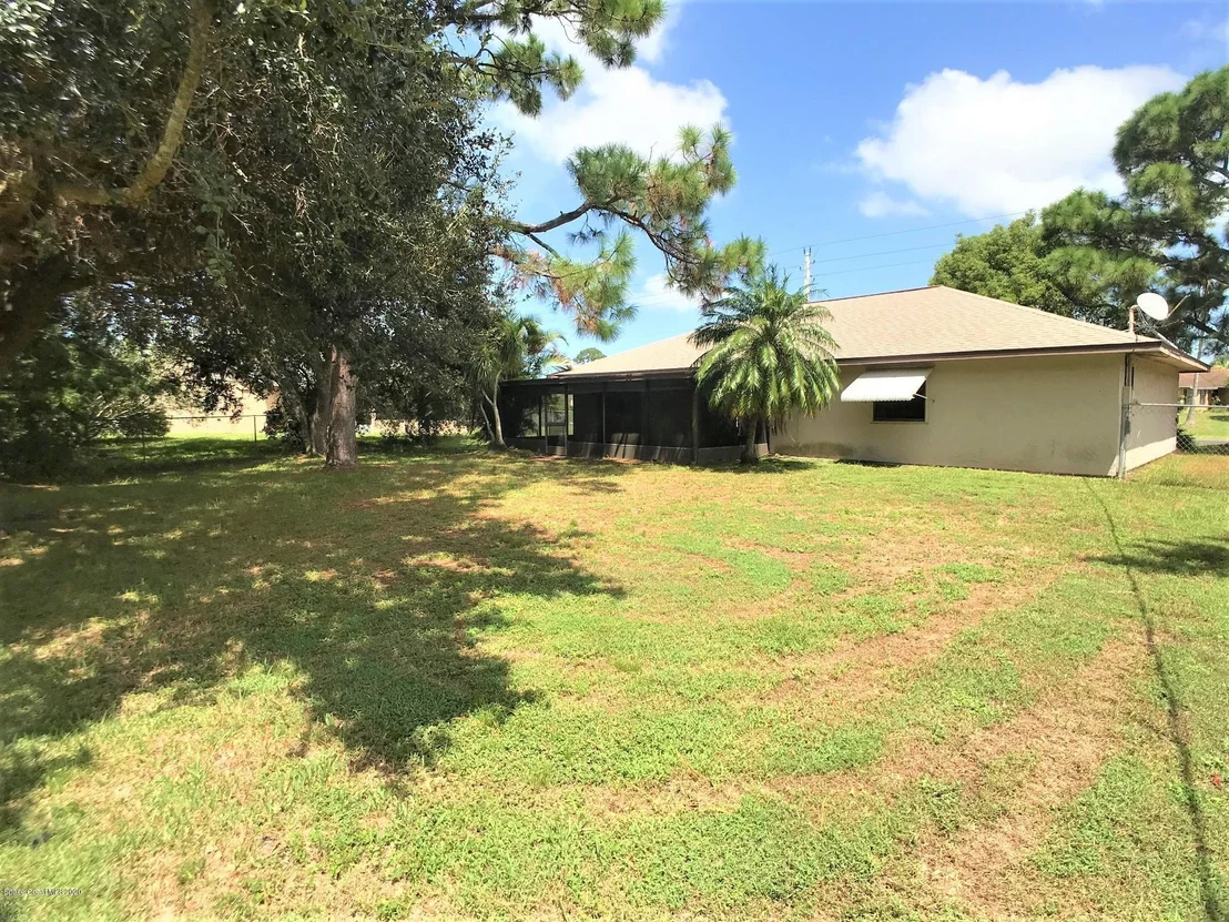 Photo of 696 Jupiter Boulevard NW