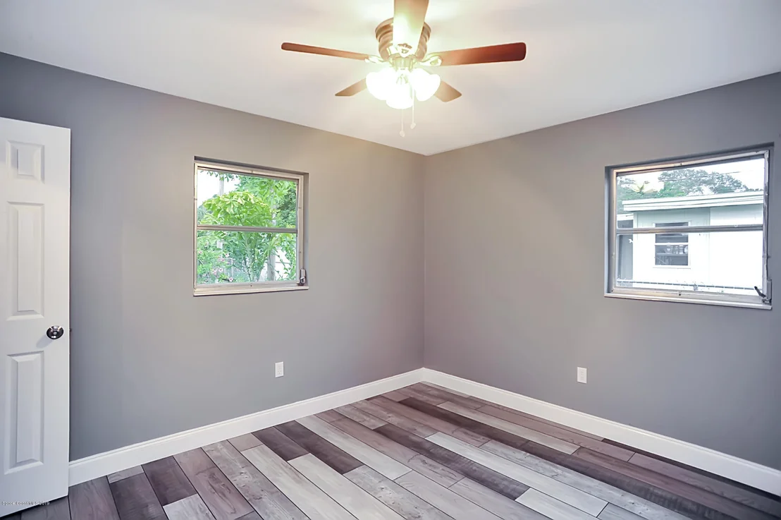 Photo of 1860 Oakwood Drive