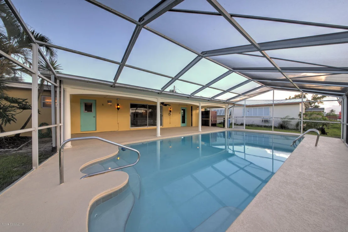 Photo of 433 Cardinal Drive