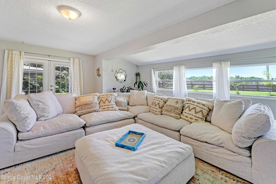 Photo of 827 Glenmore Circle